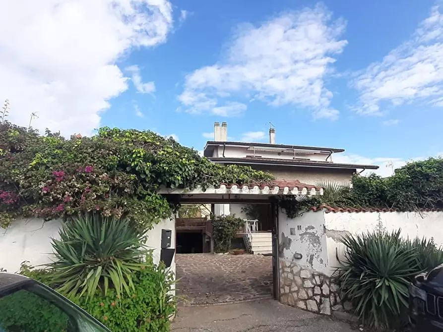 Immagine 4 di Villa in vendita  in Via Tanaro 91 a Roma