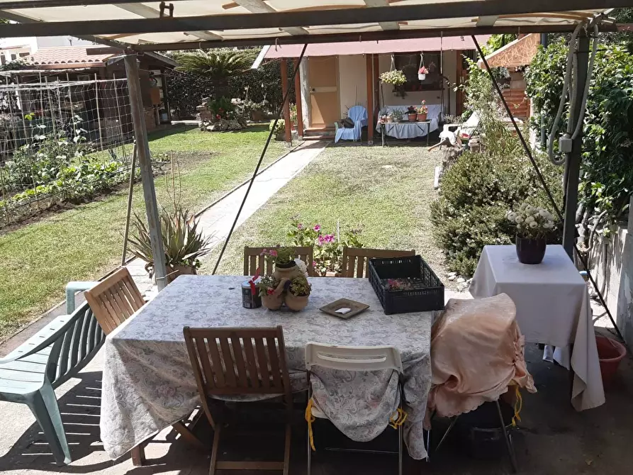 Immagine 2 di Villa in vendita  in via metauro a Pomezia