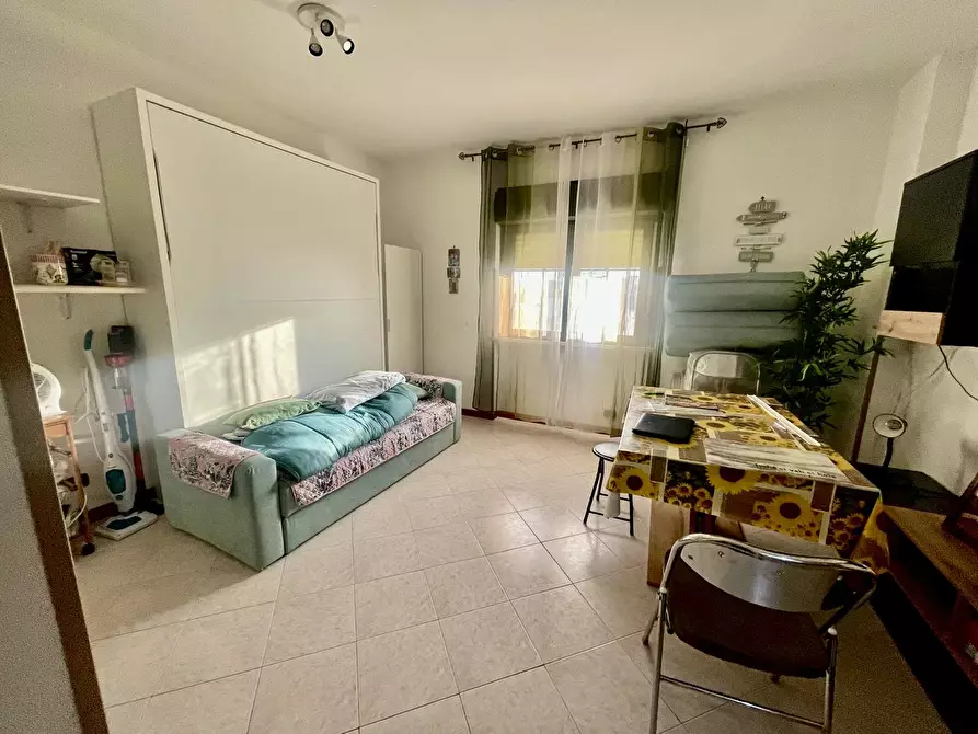 Immagine 3 di Appartamento in vendita  in via Carlo Poma a Pomezia