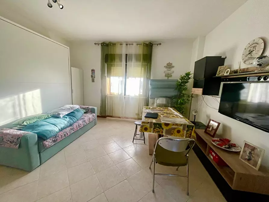 Immagine 2 di Appartamento in vendita  in via Carlo Poma a Pomezia