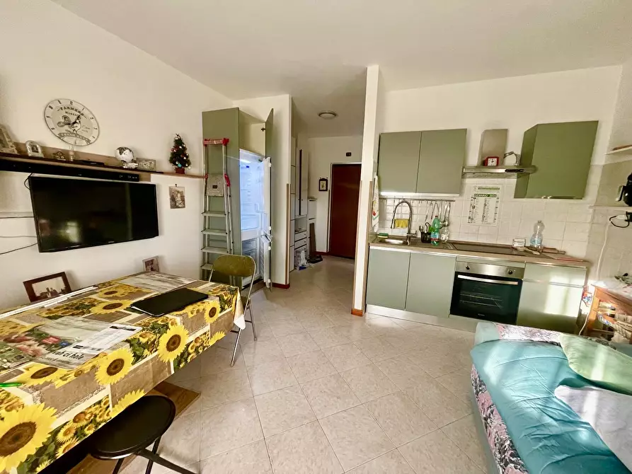Immagine 6 di Appartamento in vendita  in via Carlo Poma a Pomezia