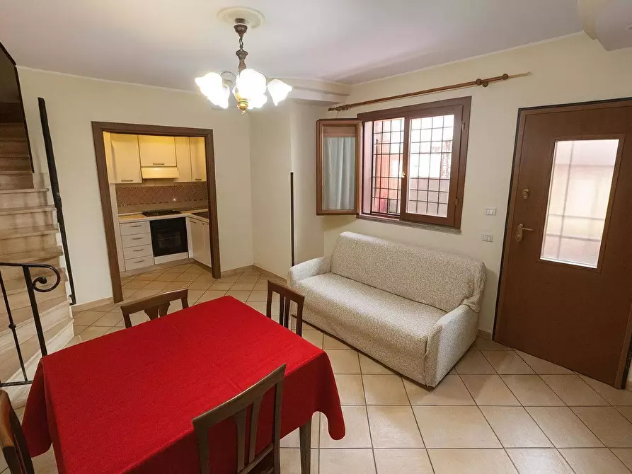 Immagine 4 di Casa semindipendente in vendita  in via Svezia a Pomezia