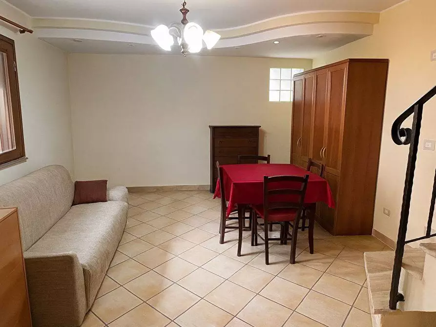 Immagine 3 di Casa semindipendente in vendita  in via Svezia a Pomezia