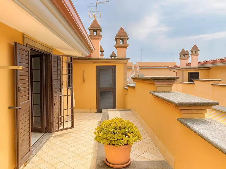 Immagine 2 di Casa semindipendente in vendita  in via Svezia a Pomezia