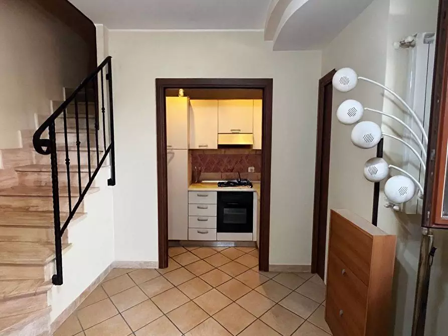 Immagine 5 di Casa semindipendente in vendita  in via Svezia a Pomezia