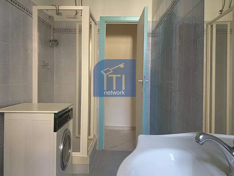 Immagine 14 di Appartamento in vendita  in Viale Della Marina a Roma