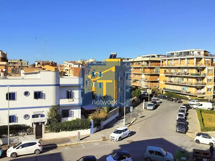 Immagine 3 di Appartamento in vendita  in Via Delle Oceanine 12 a Roma