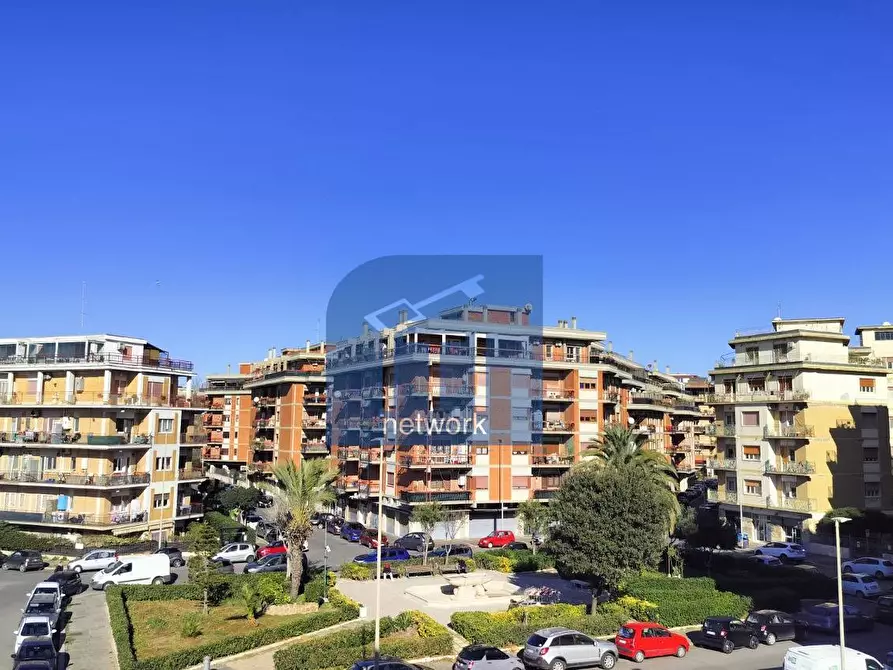 Immagine 4 di Appartamento in vendita  in Via Delle Oceanine 12 a Roma