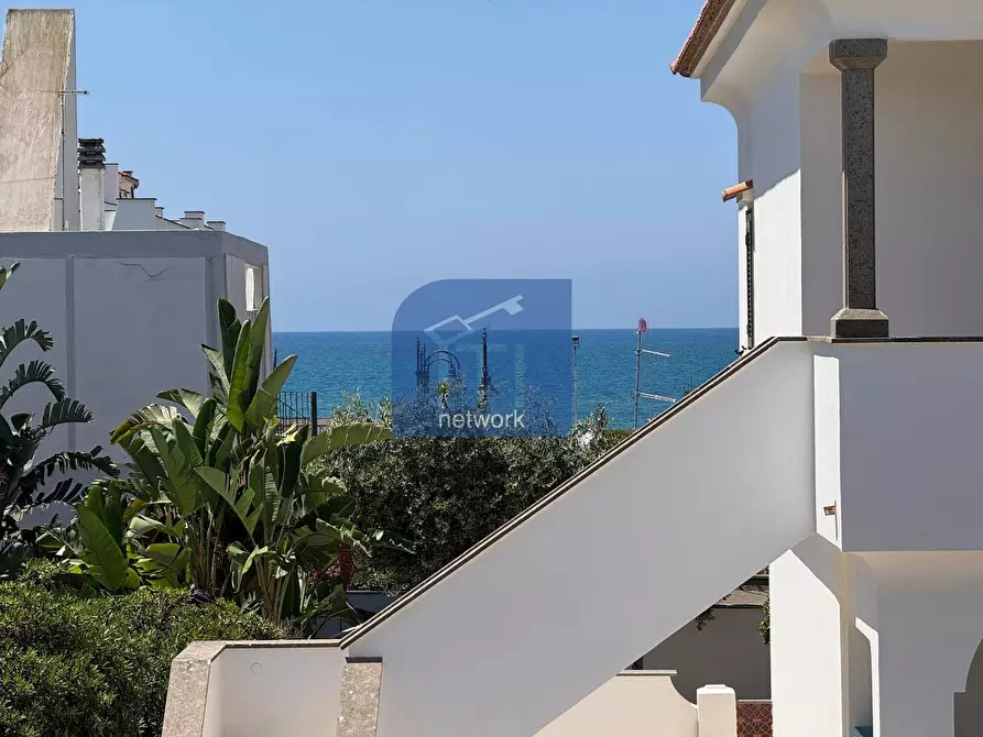 Immagine 1 di Attico in vendita  in via delle rondini a Ardea