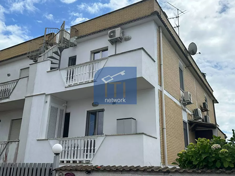 Immagine 1 di Villa in vendita  in via dell'idrovora a Ardea