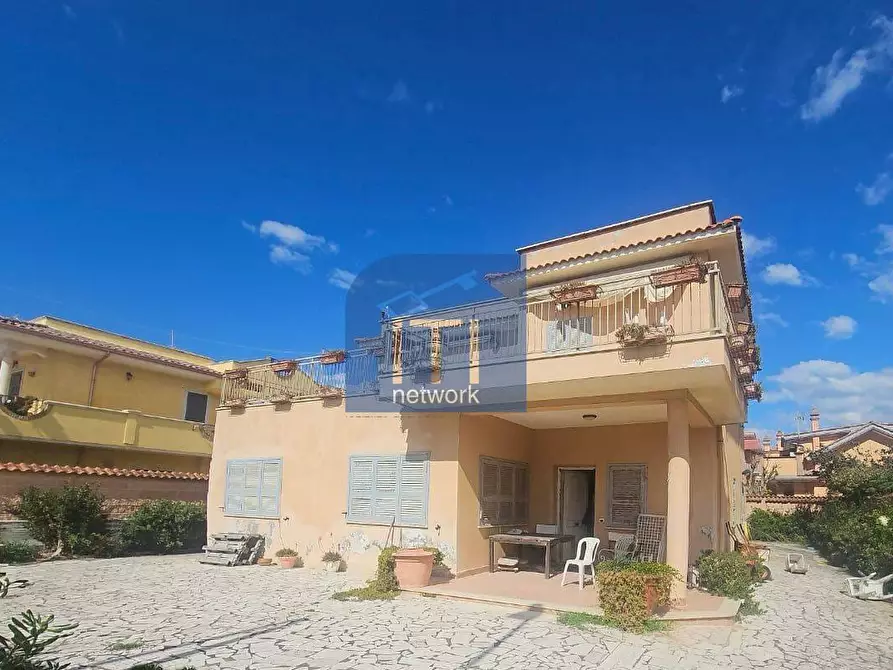 Immagine 1 di Villa in vendita  in lungomare delle meduse a Pomezia