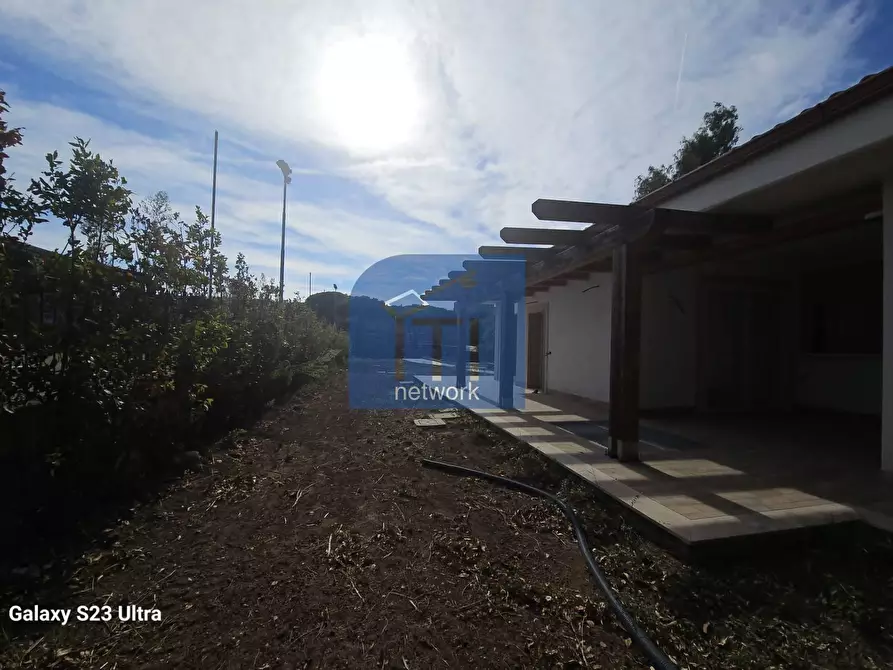 Immagine 24 di Casa semindipendente in vendita  in via del mare a Pomezia