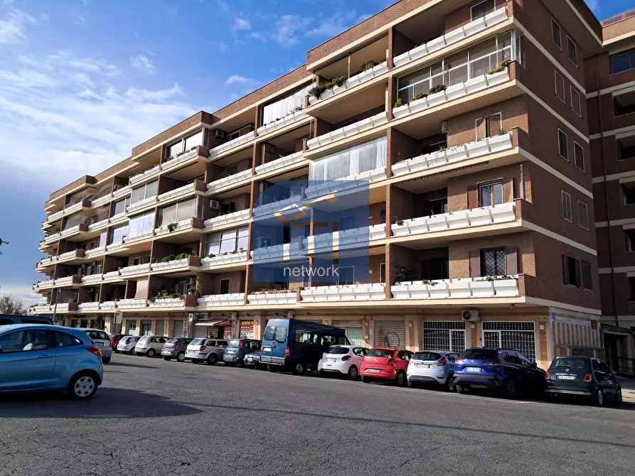 Immagine 1 di Negozio in affitto  in Viale Della Stazione Di Castel Fusano a Roma
