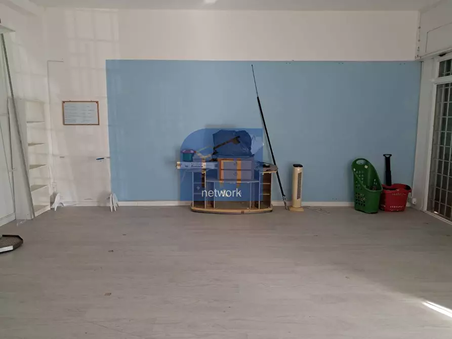 Immagine 4 di Negozio in affitto  in Viale Della Stazione Di Castel Fusano a Roma