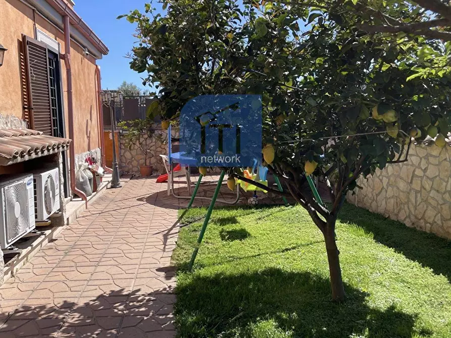 Immagine 1 di Villetta a schiera in vendita  in Via della Maggiona a Pomezia