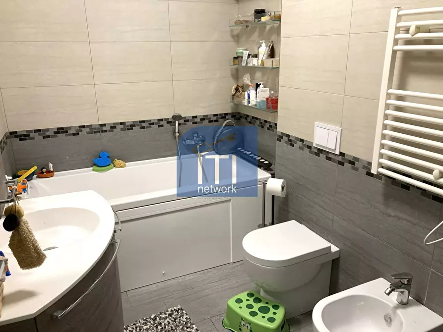 Immagine 25 di Appartamento in vendita  in via vicolungo a Roma