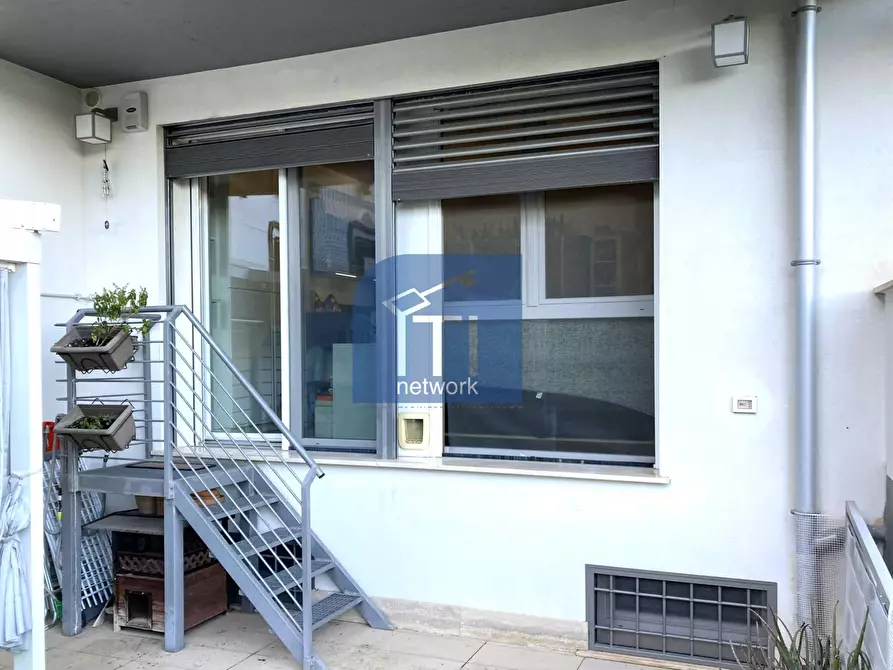 Immagine 3 di Appartamento in vendita  in via vicolungo a Roma