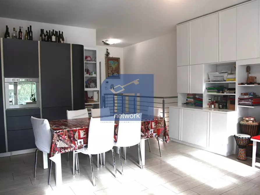 Immagine 4 di Appartamento in vendita  in via vicolungo a Roma