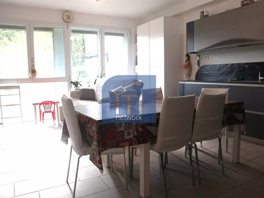 Immagine 5 di Appartamento in vendita  in via vicolungo a Roma