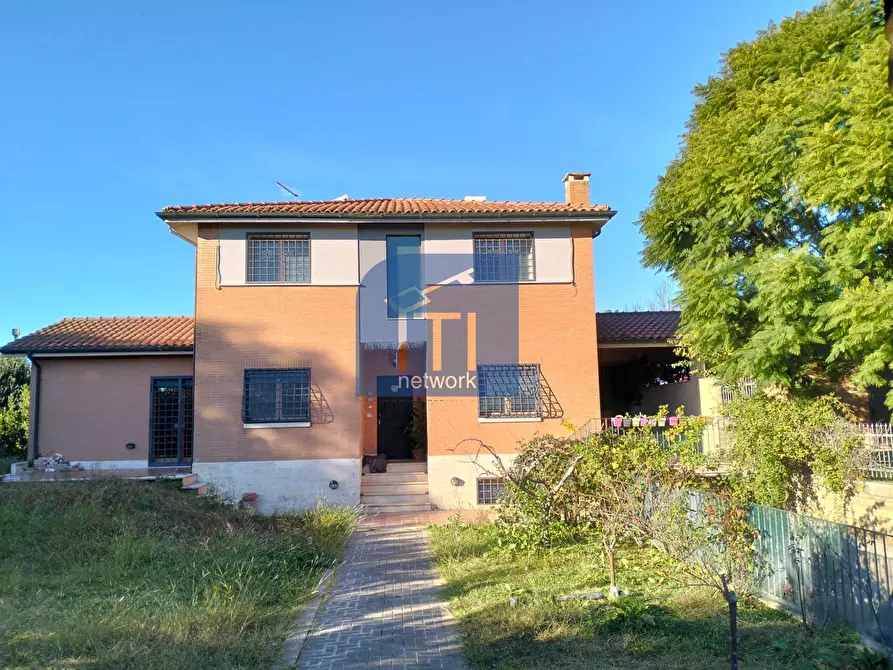 Immagine 4 di Villa in vendita  in Via Luigi Chiarini a Roma