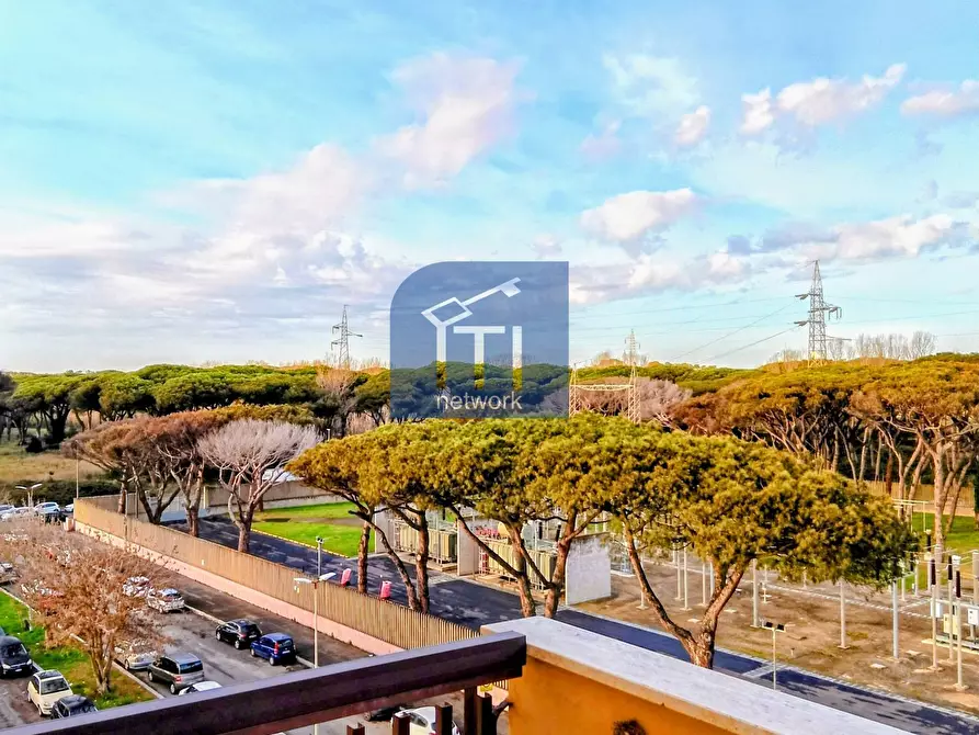 Immagine 30 di Attico in vendita  in Via Delle Baleari a Roma