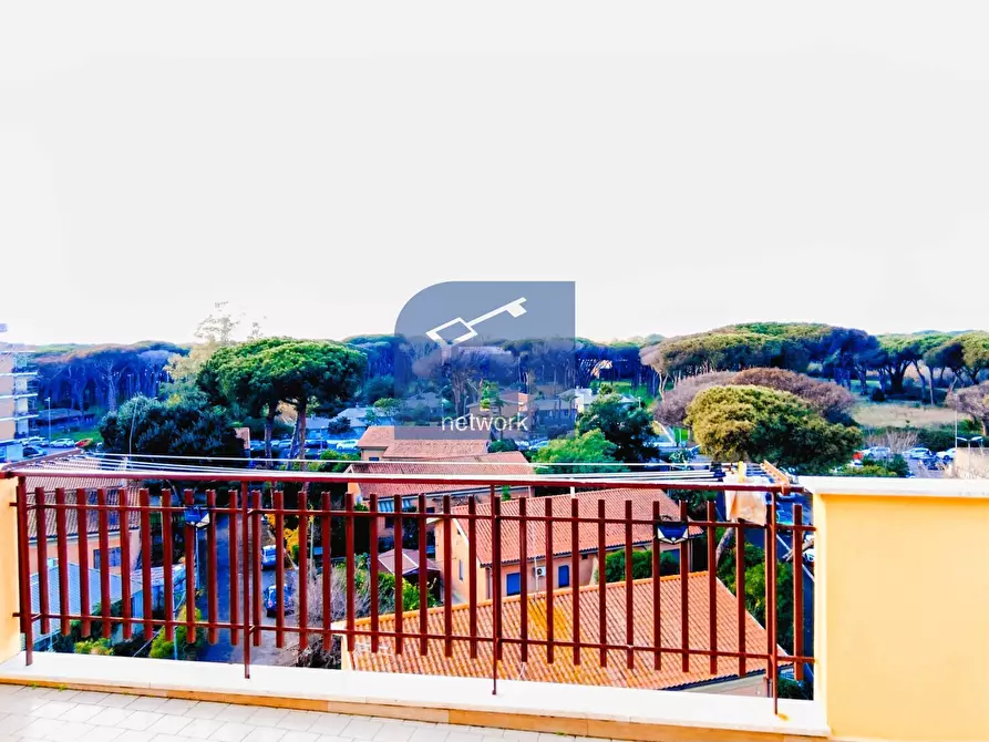 Immagine 32 di Attico in vendita  in Via Delle Baleari a Roma