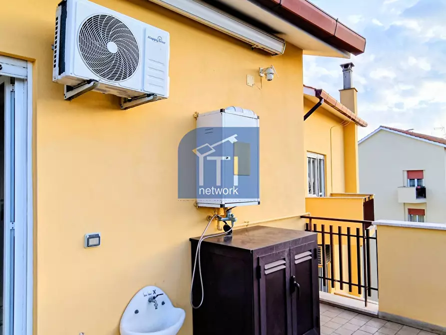 Immagine 31 di Attico in vendita  in Via Delle Baleari a Roma