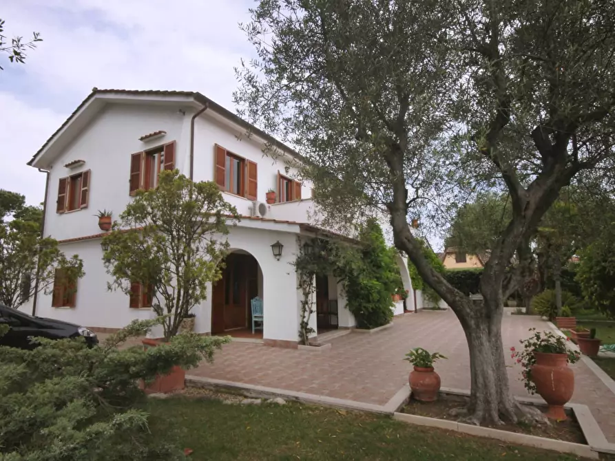 Immagine 35 di Villa in vendita  in viale nuova california a Ardea