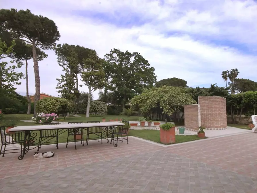 Immagine 36 di Villa in vendita  in viale nuova california a Ardea