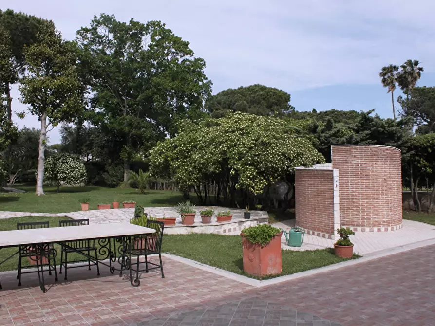 Immagine 42 di Villa in vendita  in viale nuova california a Ardea