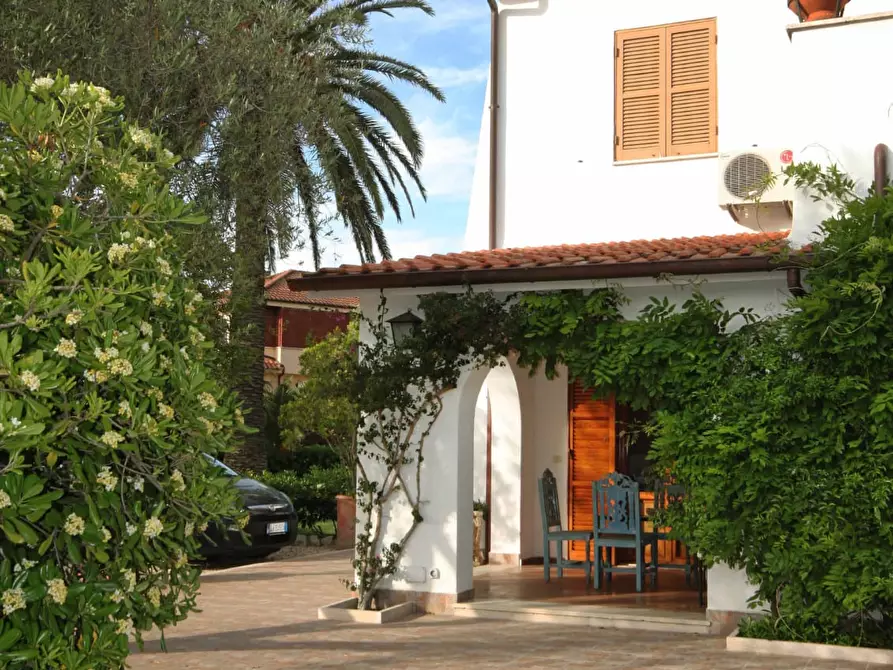 Immagine 43 di Villa in vendita  in viale nuova california a Ardea