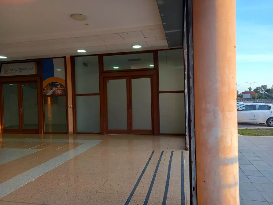 Immagine 3 di Locale commerciale in vendita  in via Frosinone a Ardea