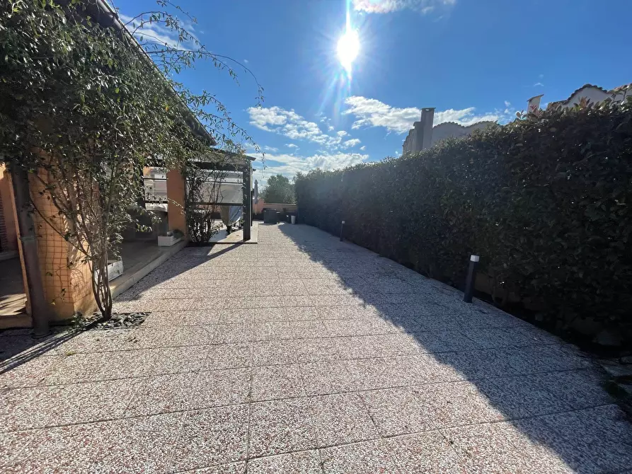 Immagine 9 di Casa semindipendente in vendita  in via campodicarne a Ardea