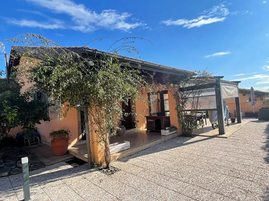 Immagine 10 di Casa semindipendente in vendita  in via campodicarne a Ardea