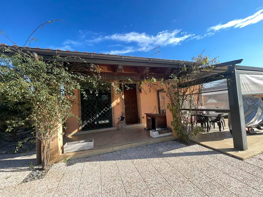 Immagine 14 di Casa semindipendente in vendita  in via campodicarne a Ardea