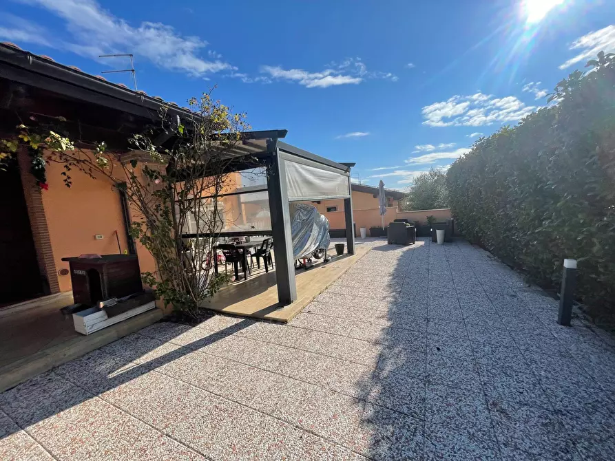 Immagine 15 di Casa semindipendente in vendita  in via campodicarne a Ardea