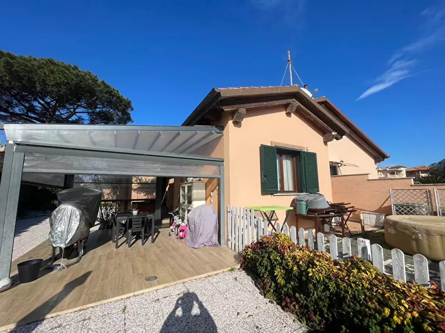 Immagine 17 di Casa semindipendente in vendita  in via campodicarne a Ardea