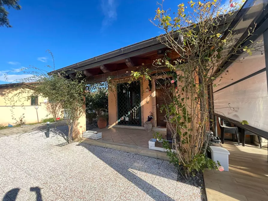 Immagine 1 di Casa semindipendente in vendita  in via campodicarne a Ardea