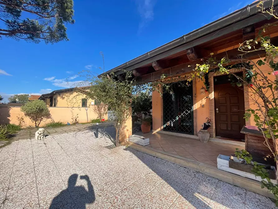 Immagine 16 di Casa semindipendente in vendita  in via campodicarne a Ardea