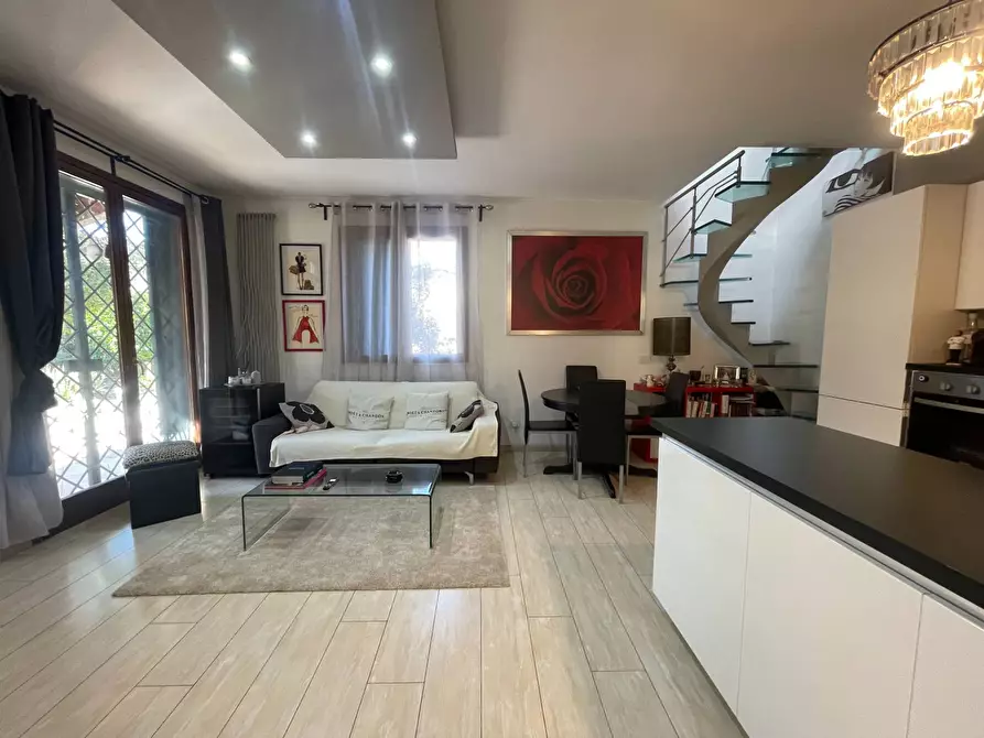 Immagine 6 di Casa semindipendente in vendita  in via campodicarne a Ardea