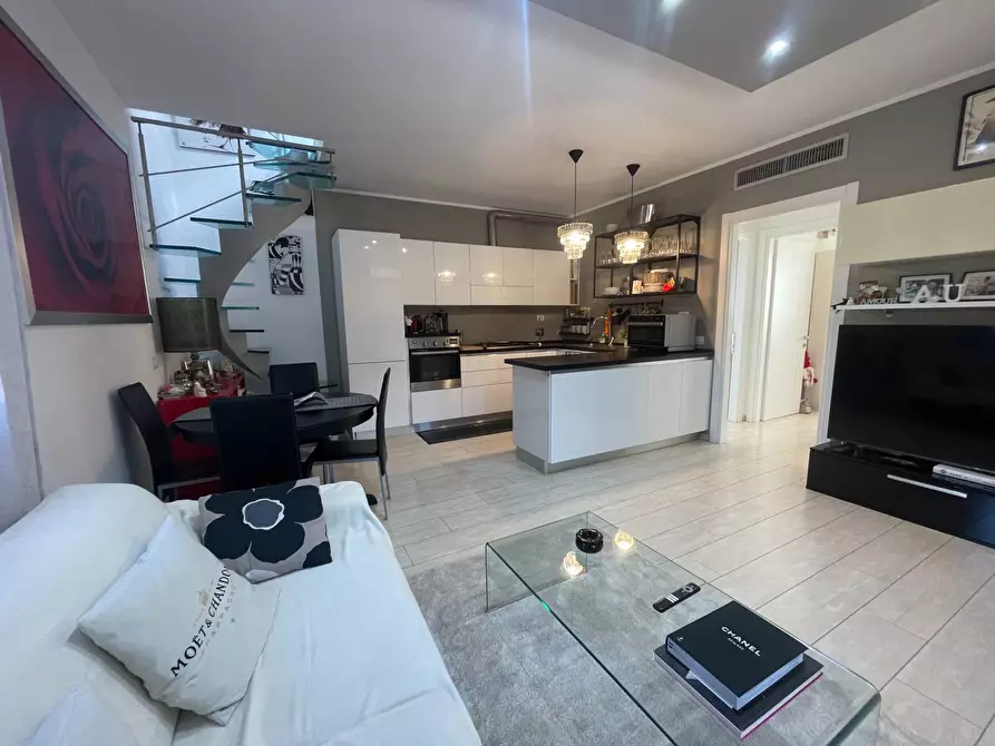 Immagine 3 di Casa semindipendente in vendita  in via campodicarne a Ardea