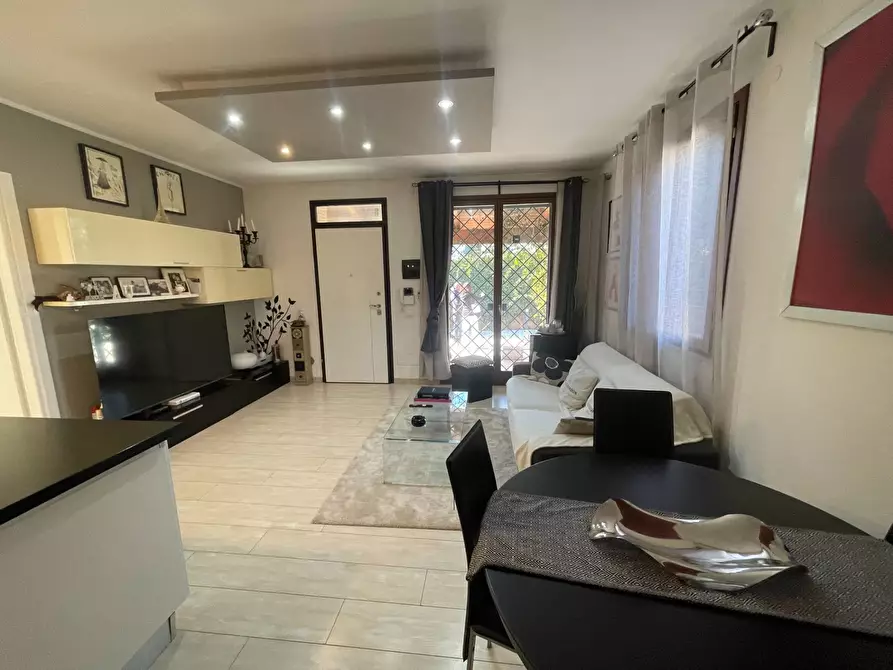 Immagine 34 di Casa semindipendente in vendita  in via campodicarne a Ardea