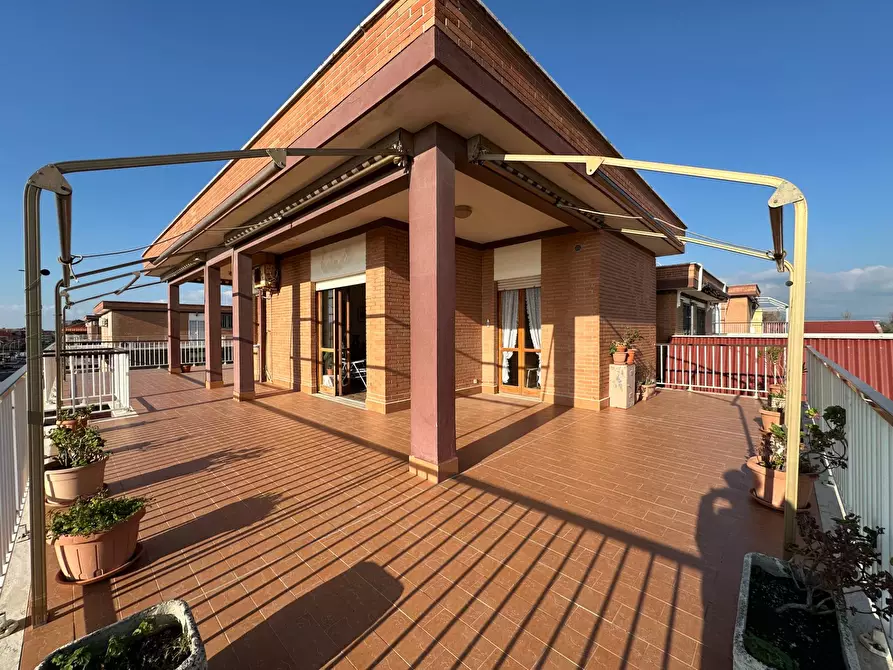 Immagine 1 di Attico in vendita  in via svezia a Pomezia