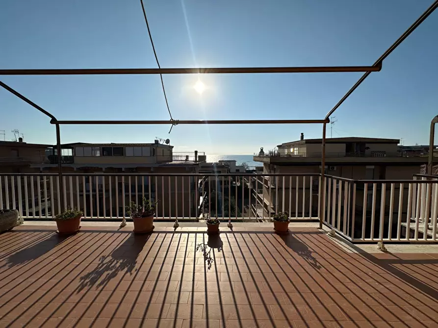 Immagine 2 di Attico in vendita  in via svezia a Pomezia