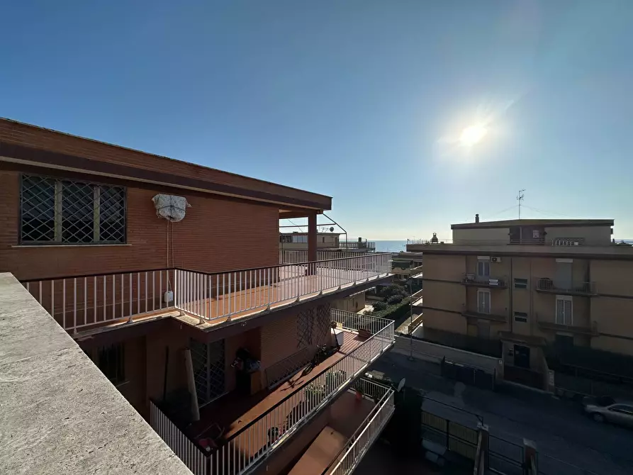 Immagine 32 di Attico in vendita  in via svezia a Pomezia