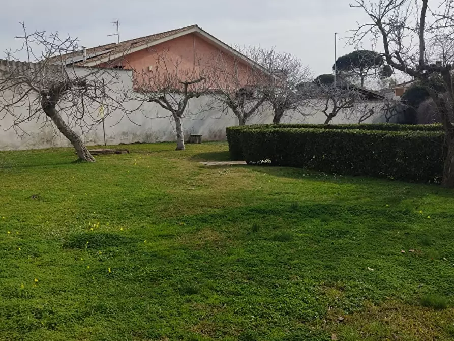 Immagine 1 di Villa in vendita  in Viale Nuova California a Ardea