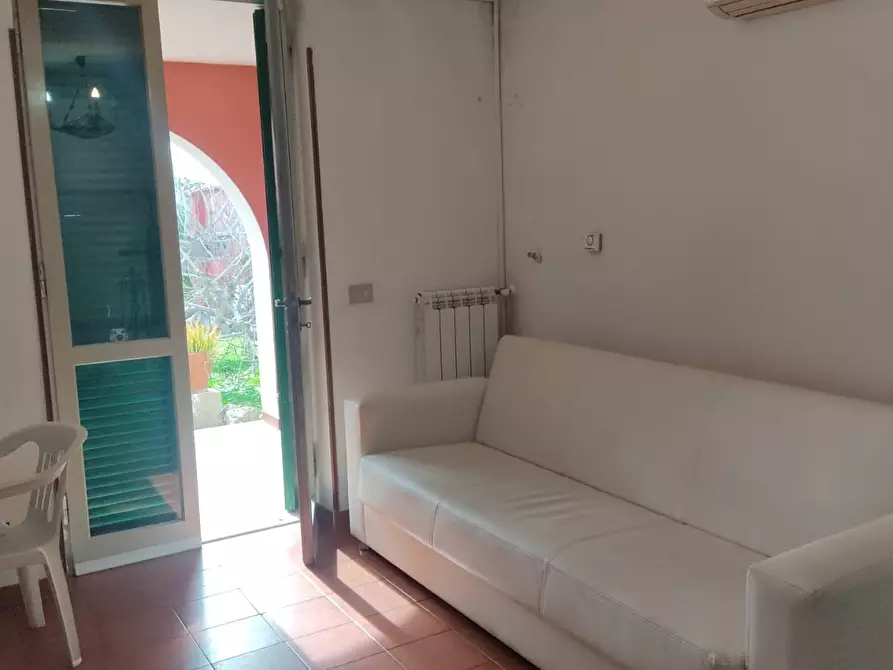 Immagine 4 di Villa in vendita  in Viale Nuova California a Ardea