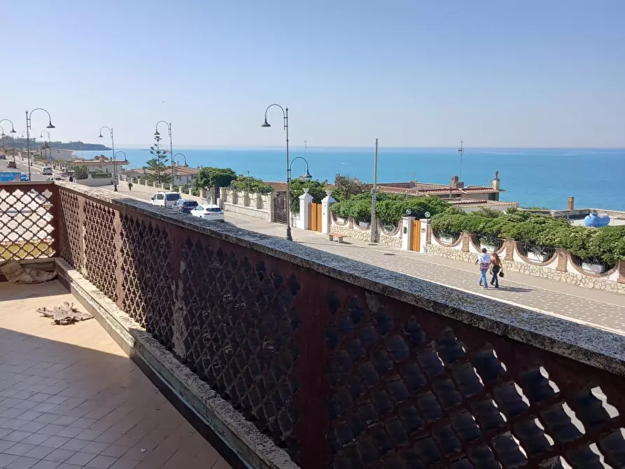 Immagine 1 di Casa indipendente in vendita  in Via Amerigo Vespucci a Anzio