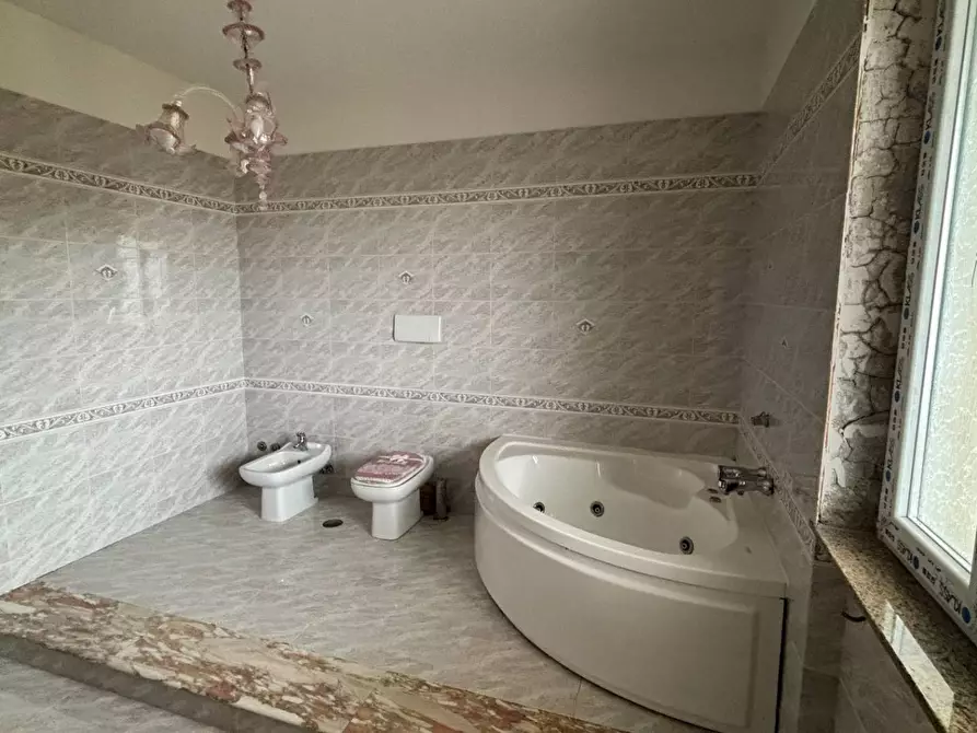 Immagine 45 di Villa in vendita  in via tevola a Velletri