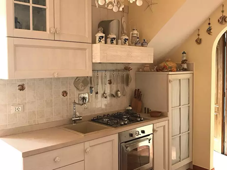 Immagine 1 di Appartamento in vendita  in via Atrani a Fiumicino